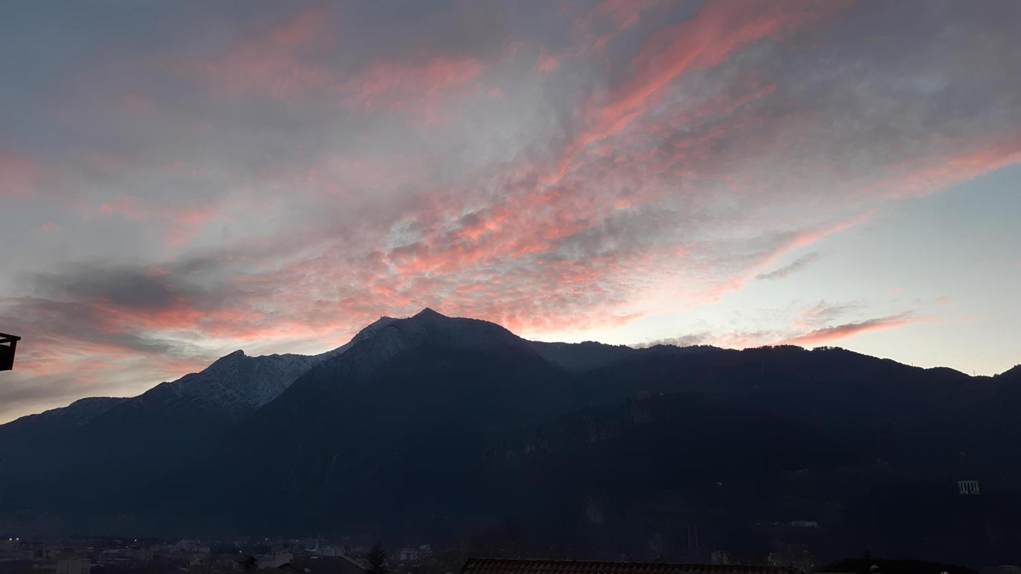 Over The Castle Apartment Trento Exterior foto